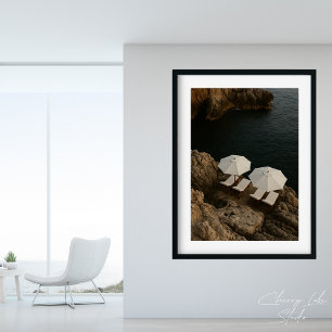 Moderne Küstenstrasse Minimalistische weiße Stühle Poster