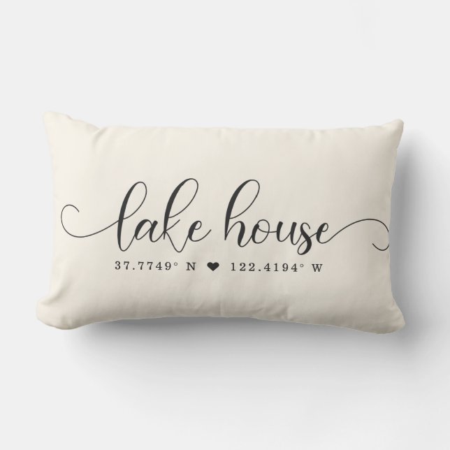 Moderne Lake House Chic Script Custom Coordinates Lendenkissen (Vorderseite)