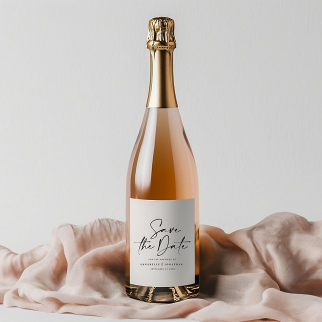 Moderne lässige Drehbuchhochzeit Save the Date sch Weinetikett (Von Creator hochgeladen)