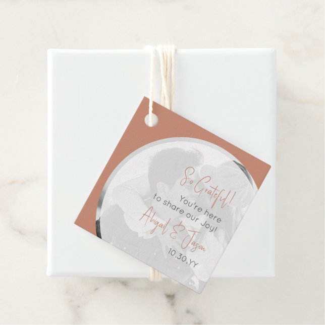 Moderne Lässige Minimalistische Hochzeit Terra Cot Geschenkanhänger (Beispiel)