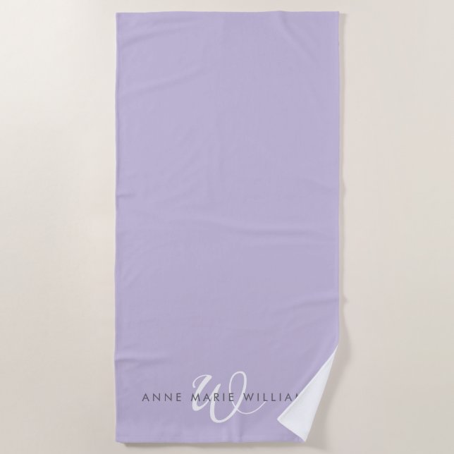 Moderne Lavendel Weiße Schrift Monogramm Strandtuch (Vorderseite)