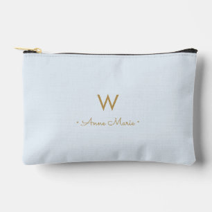 Moderne leichte Staubblau-Gold-Schrift-Monogramm Zubehörtasche