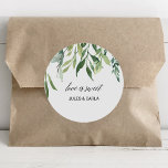 Moderne Liebe aus Blättern ist süße Hochzeit Runder Aufkleber<br><div class="desc">Diese moderne Liebe aus grünem Blattwerk ist ein klassischer Orchester für Hochzeitsfeiern und eignet sich hervorragend für eine tropische Hochzeit. Dieses handbemalte Aquarelldesign zeichnet sich durch ein schönes grünes Blattwerk aus,  das in einzigartigen Rahmen gepflegt ist.</div>