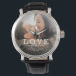 Moderne Liebe erobert alle Hochzeitsskripte des Fo Armbanduhr<br><div class="desc">Moderne schicke Foto-Uhr mit handgeschriebenem Drehbuch und modernem Typografie-Lesen:" Liebe erobert alles "neben Ihren individuellen Namen und Hochzeitstag. Personalisieren Sie mit Ihrem bevorzugten Foto und Informationen. Gutes Geschenk für Neuvermählte oder Valentinstag!</div>