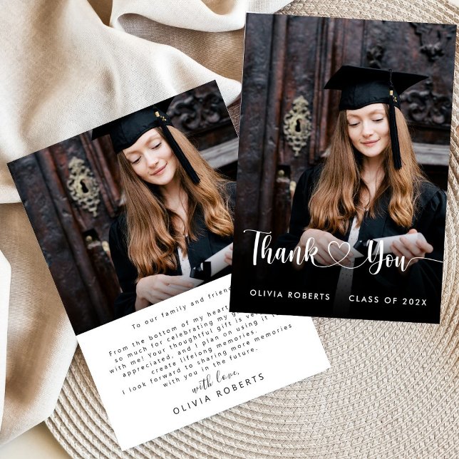 Moderne Liebe Heart Script Class of 2024 Abschluss Dankeskarte (Von Creator hochgeladen)