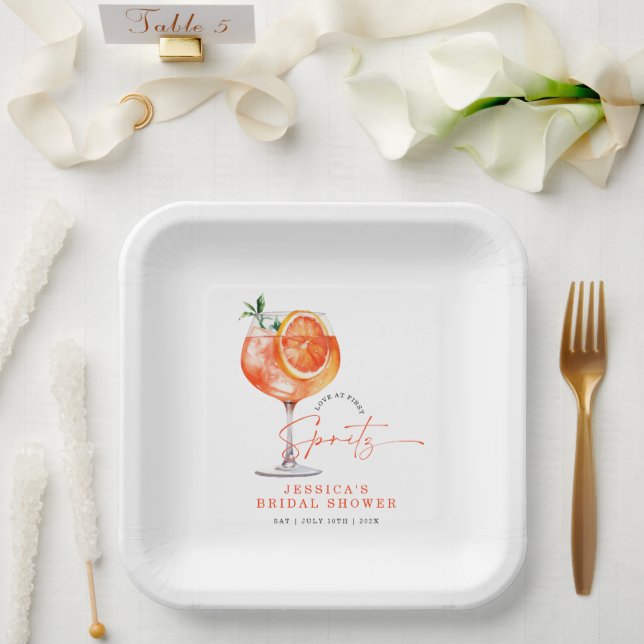 Moderne Liebe im ersten Spritz-Brautparty Pappteller (Hochzeit)