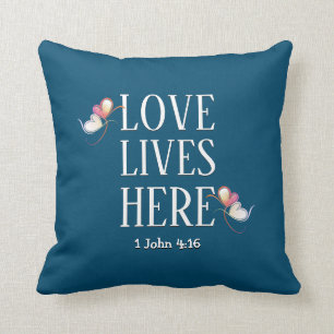 Moderne LIEBE LEBT HIER PASSENDE Schrift BLAU Kissen