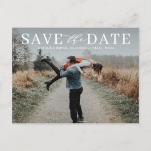 Moderne Liebe Typografie Overlay-Foto Save the Dat Ankündigungspostkarte