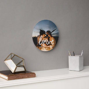 Moderne Liebes-Schleifen-Typografie Paar individue Runde Wanduhr