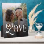 Moderne Liebeshochzeitsfotos Paare Fotoplatte<br><div class="desc">Feiern Sie Ihre Liebe auf moderne Weise mit diesem Moderne Liebe Individuelle Hochzeitsfoto-Paar-Monogramm-Schild — einem personalisierten Erinnerungsstück,  das Ihren bedeutendsten Moment zeigt. Es zeigt Ihr Lieblings-Paar-Foto,  kombiniert mit einem sauberen,  eleganten Monogramm,  und verwandelt Ihre Liebesgeschichte in ein zeitloses Dekorationsstück.</div>