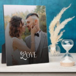 Moderne Liebeshochzeitsfotos Paare Fotoplatte<br><div class="desc">Feiern Sie Ihre Liebe auf moderne Weise mit diesem Moderne Liebe Benutzerdefiniertes Hochzeitsfoto-Paar-Monogramm-Schild — einem personalisierten Erinnerungsstück, das Ihren bedeutendsten Moment zeigt. Es zeigt Ihr Lieblings-Paar-Foto, kombiniert mit einem sauberen, eleganten Monogramm, und verwandelt Ihre Liebesgeschichte in ein zeitloses Dekorationsstück.</div>
