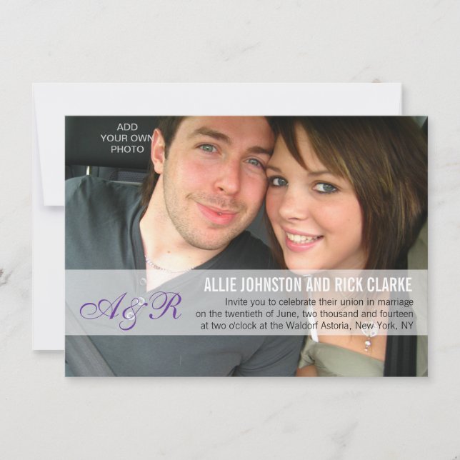 Moderne Lila Monogramm Foto Hochzeitseinladungen Einladung (Vorderseite)