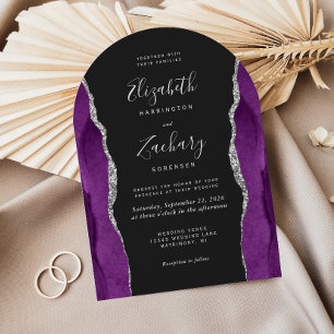 Moderne lila silberne Achat-Dunkel-Bogen-Hochzeit Einladung