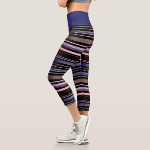 Moderne lila und schwarze horizontale gestreifte Y Capri Leggings