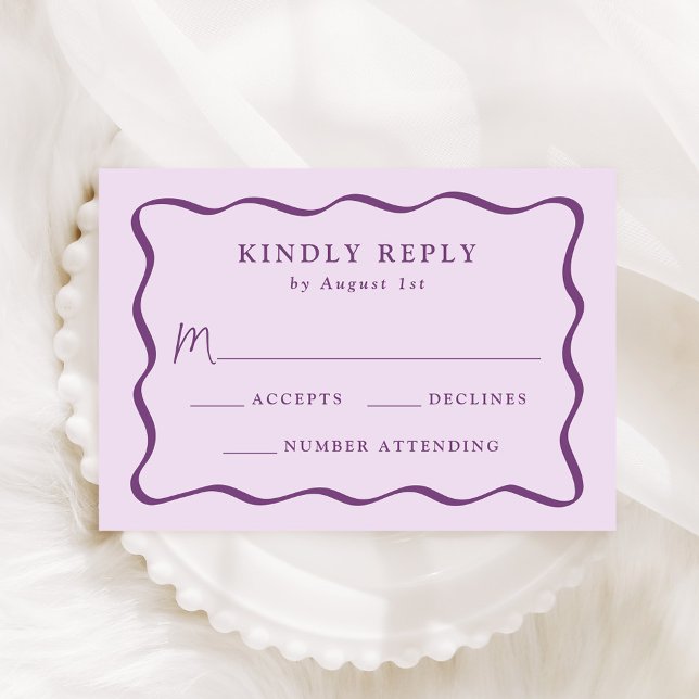 Moderne Lila Wavy Frame Wedding RSVP Karte (Von Creator hochgeladen)