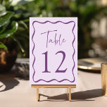 Moderne Lila Wavy Frame Wedding Tischnummer<br><div class="desc">Fügen Sie Ihrer Hochzeitsfeier eine stilvolle Touch mit den Hochzeitskarten Modern Wavy Frame hinzu! Das Retro-Design zeigt "Table" in einem handgeschriebenen lila Skript mit der unten abgebildeten Tischnummer an. Eine dunkle, lila, waagerechte Grenze umgibt die Tischnummer, die mit einem lila Hintergrund kontrastiert. Das Design wiederholt sich auf der Rückseite. Um...</div>