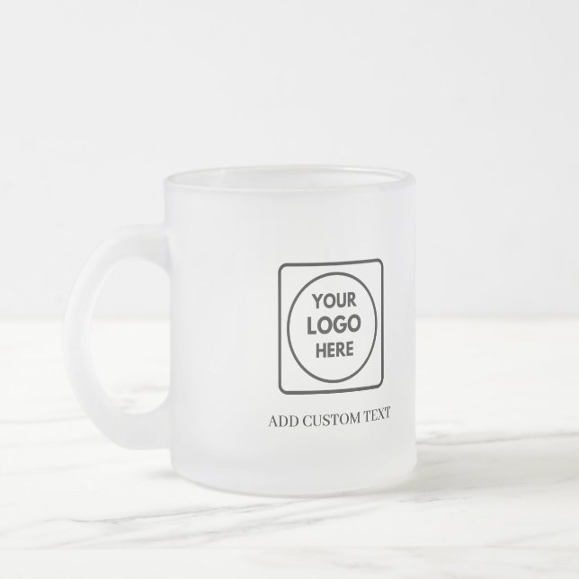 Moderne Logo-Text-Vorlage für Geschäfts Mug mit Fr Mattglastasse (Links)