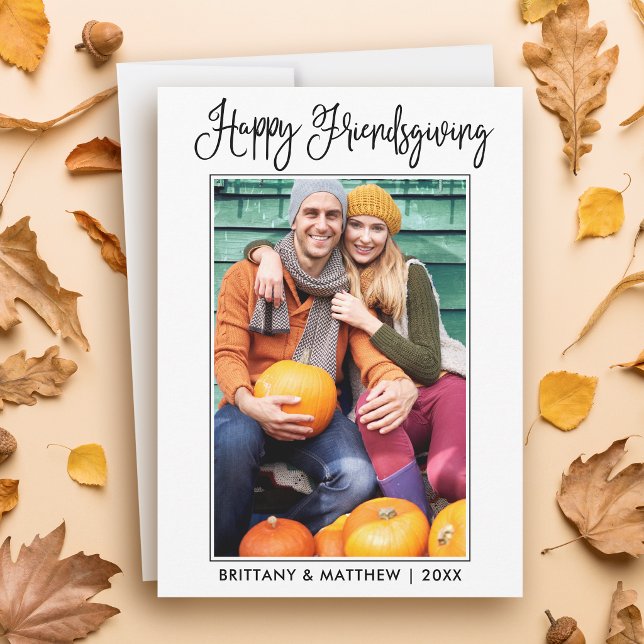 Moderne lustige Kalligrafie Friendsgiving Foto Feiertagskarte (Customize to add text to back of card.)