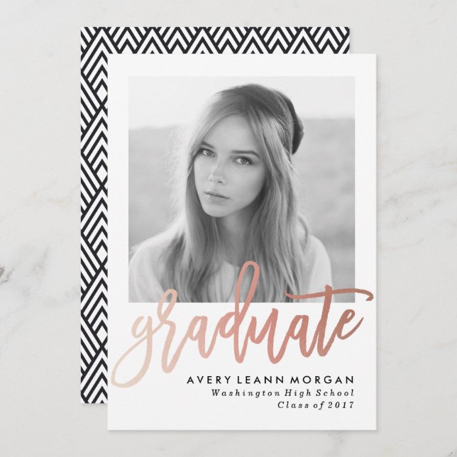 Moderne Luxe Rose Gold Lettering Graduation Party Einladung (Vorne/Hinten)