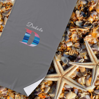 Moderne Luxus Korallenblau Erstname D hellgrau Strandtuch