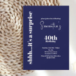 Moderne Marine 40. Überraschung Geburtstag Einladung<br><div class="desc">Stilvolles,  schlichtes und modernes Marinebuch und weißes Geburtstagsdesign,  das leicht mit allen Party-Informationen personalisiert ist. Behalt die 40 oder Wechsel zu einem beliebigen Geburtsjahr Sie wünschen.</div>