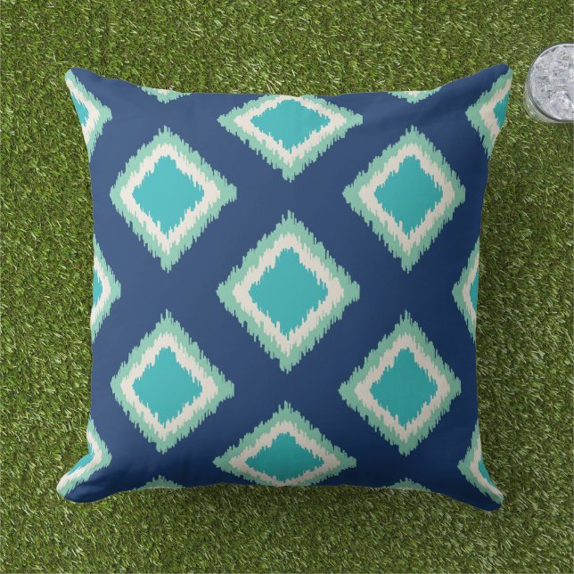 Moderne Marine und Aqua Blue Diamond Ikat Muster Kissen Für Draußen (Gras)