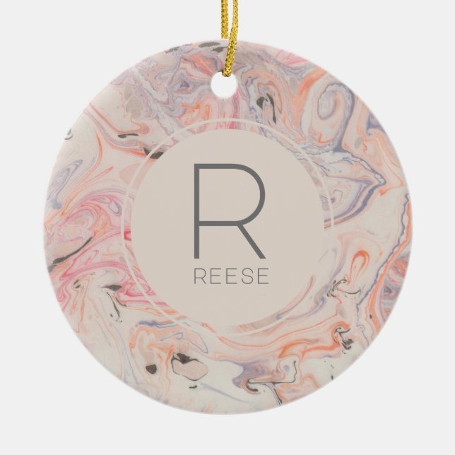 Moderne Marmorrosa Mit Monogramm Rose Keramik Ornament (Vorne)
