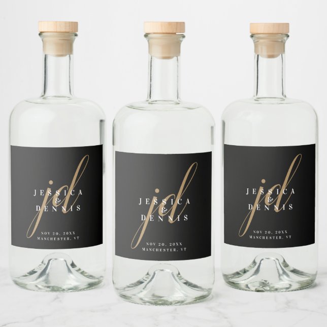 Moderne Minimal elegante Script Monogram Wedding Alkoholflaschenetikett (Flaschen)