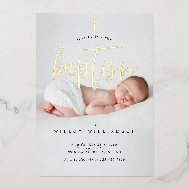 Moderne Minimal Gold Calligraphy Baby Foto Taufe Folieneinladung (Vorderseite)