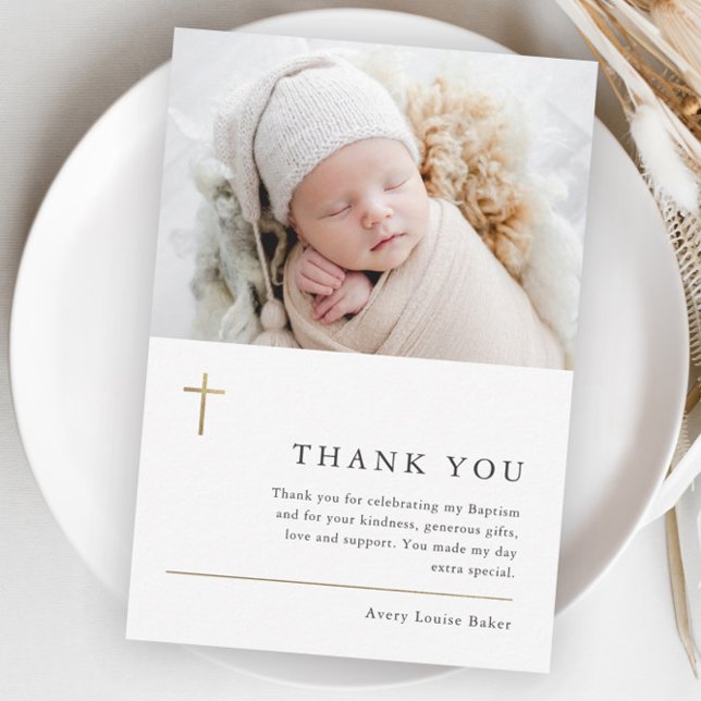 Moderne Minimal Gold Cross Foto Taufe Vielen Dank Postkarte (Elegant gold cross baby photo baptism thank you postcard.)