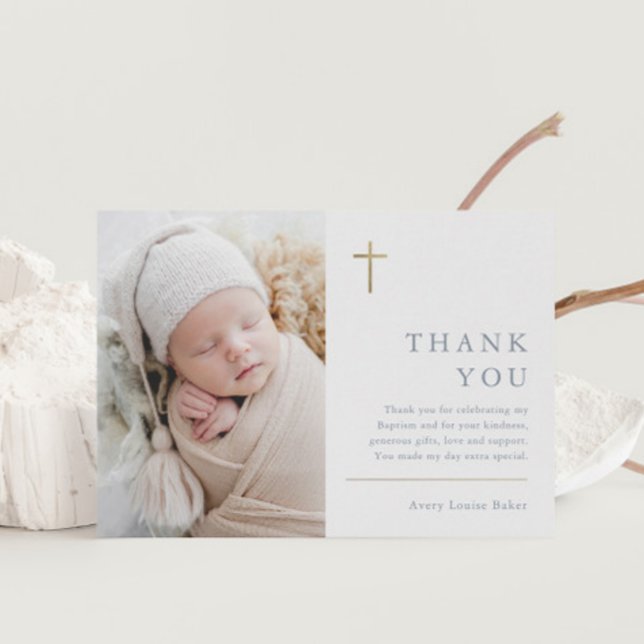 Moderne Minimal Gold Cross Foto Taufe Vielen Dank Postkarte (Modern gold cross baby photo boys baptism thank you postcard.)