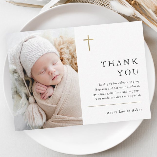 Moderne Minimal Gold Cross Foto Taufe Vielen Dank Postkarte (Modern gold cross baby photo baptism thank you postcard.)