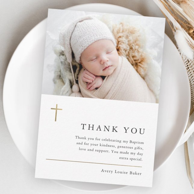 Moderne Minimal Gold Cross Foto Taufe Vielen Dank Postkarte (Modern gold cross baby photo baptism thank you postcard.)