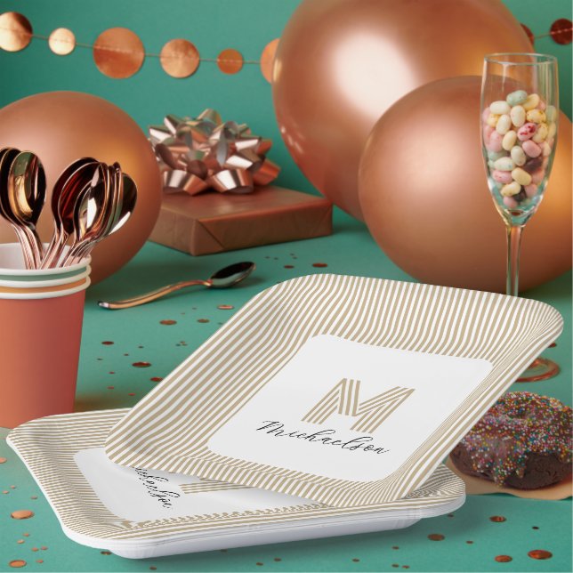 Moderne Minimal Gold Streifen Monogramm Pappteller (Multi)