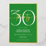 Moderne Minimal Green 30 Script Geburtstag Folieneinladung<br><div class="desc">Die moderne und schicke Einladung zum Geburtstag verbindet klassisches Grün und Weiß mit Akzenten echter Goldfolie. Es ist minimales Design ist ein einfaches und lustiges Design,  um den Meilenstein Geburtstag zu feiern. Erstellt von der einfachen Farmhouse Press.</div>