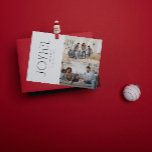 Moderne Minimal Joyful Family 2 Foto Weihnachten<br><div class="desc">Herzlich willkommen in diesem Jahr mit der Weihnachtskarte "Modern Minimal Joyful Family 2 Foto", die den nahen Stricks einen Augenblick der Freude einhaucht. Diese elegante Schwarz-Weiß-Karte ist die perfekte Verkörperung des modernen, minimalistischen Stils, den wir uns wünschen. Saubere Linien in der Typografie und Bearbeitung verleihen sich dem Geist, mehr mit...</div>