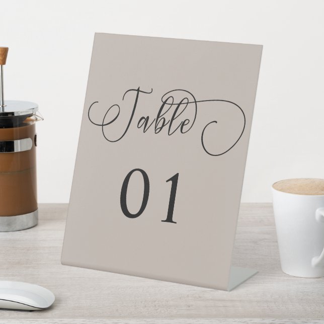 Moderne Minimal-Kalligraphie-Tischnummern Sockelschild (In SItu)