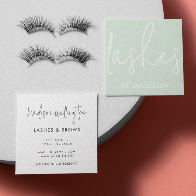 Moderne Minimal Mint Green Script Lashes Quadratische Visitenkarte (Von Creator hochgeladen)