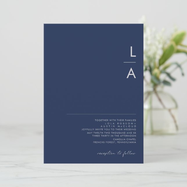 Moderne Minimal Navy Blue Silver Monogram Wedding Einladung (Stehend Vorderseite)