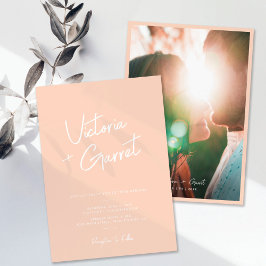 Moderne Minimal Peach Script Foto Hochzeit Einladung