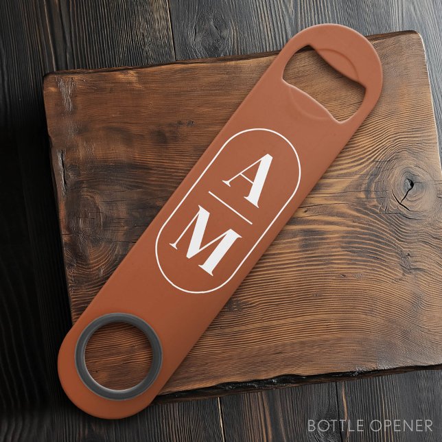 Moderne Minimal Pill Monogram - Terra Cotta Speed Flaschenöffner (Custom Bar Key)