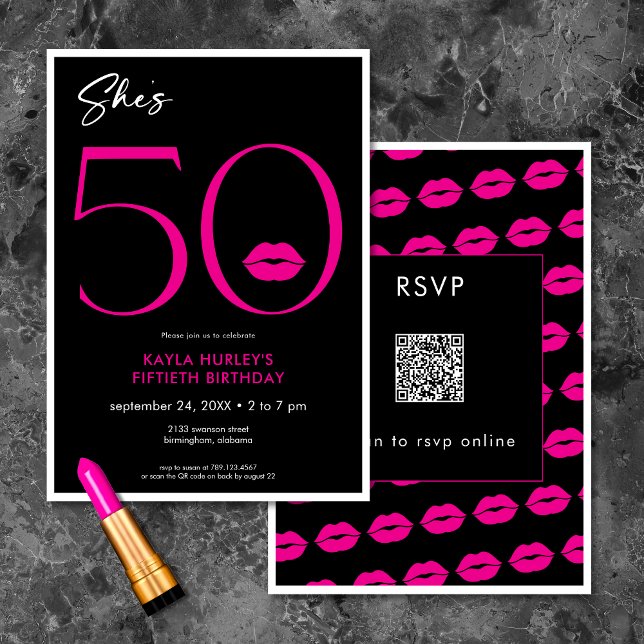 Moderne Minimal Pink Lips Sie ist fünfzig Geburtst Einladung (Modern Minimal Pink Lips She's Fifty Birthday QR Invitation)