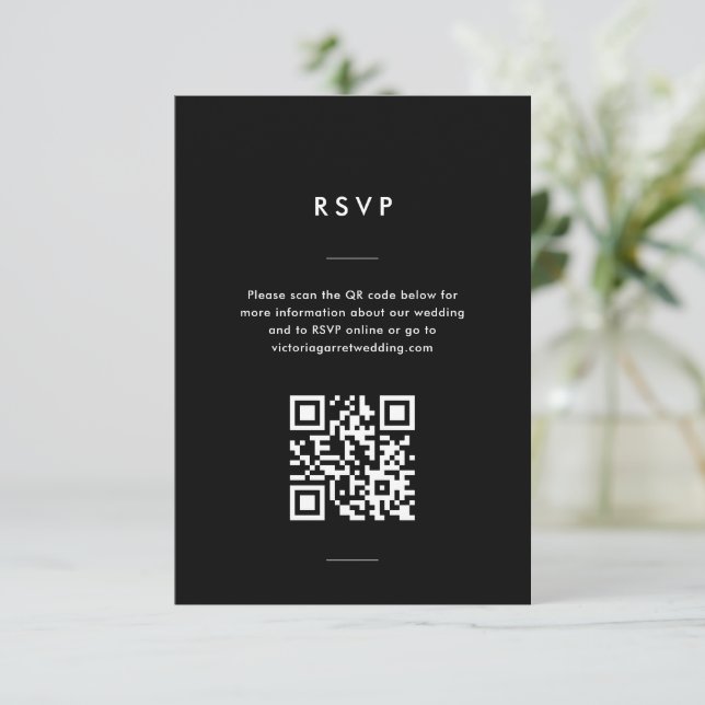 Moderne Minimal Schwarz-Weiß-Script-Hochzeit RSVP Karte (Stehend Vorderseite)