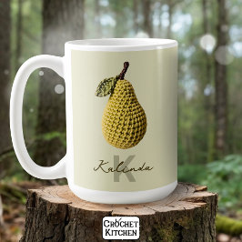 Moderne minimale gelbe Crochet Pear Monogram Name Kaffeetasse