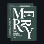 Moderne minimale grüne Weihnachten froh<br><div class="desc">Moderne minimale traditionelle Retro Vintage Grafik Typografie grün fröhliche Weihnachtskarte. Teil einer kühnen Ferienkollektion.</div>