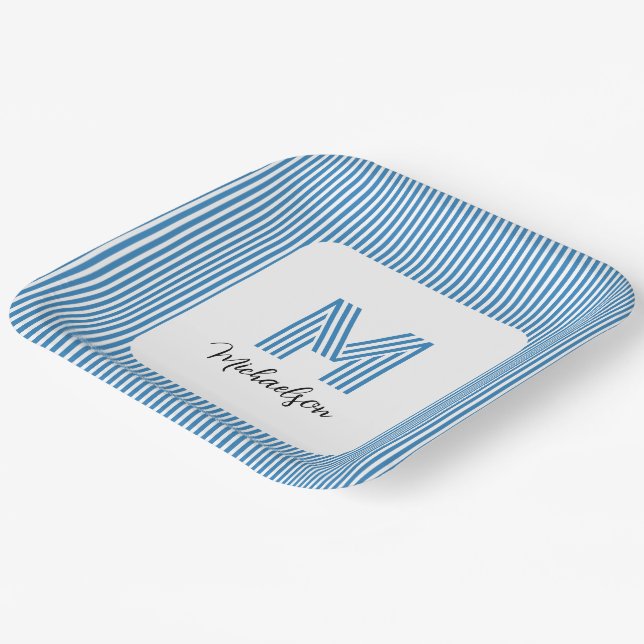 Moderne Minimale Küstenblaue Streifen Monogramm Pappteller (Gewinkelt)