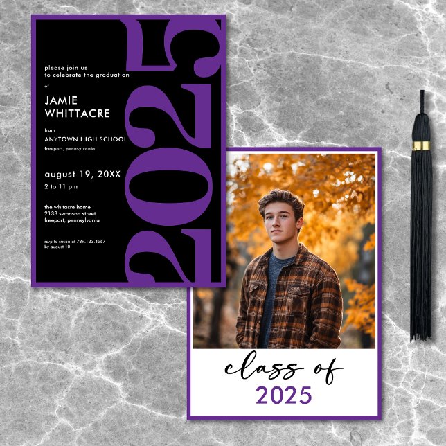 Moderne Minimale Lila Typografy Graduation Party Einladung (Modern Minimal Purple Typography Graduation Party Invitation)