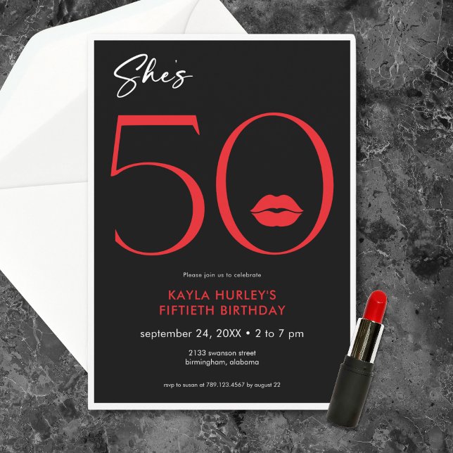 Moderne minimale rote Lippen Sie ist fünfzig Gebur Einladung (Modern Minimal Red Lips She's Fifty Birthday Invitation)
