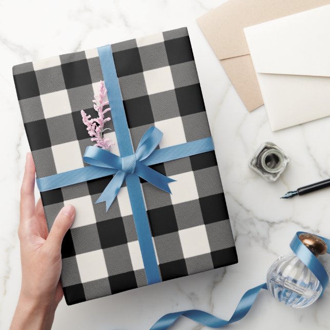 Moderne Minimale Schwarz-Weiß Gingham Karomuster Geschenkpapier (Schenken)
