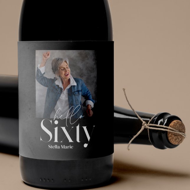 Moderne minimale schwarze 60. Geburtstag Weinetikett (Von Creator hochgeladen)